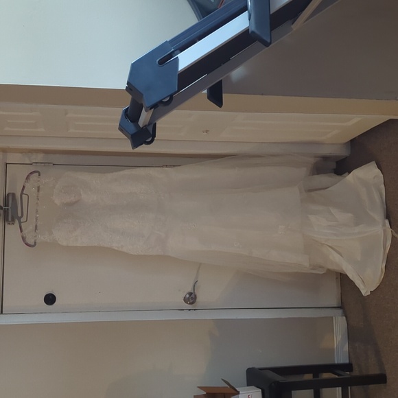 Mermaid style wedding dress - Picture 1 of 9